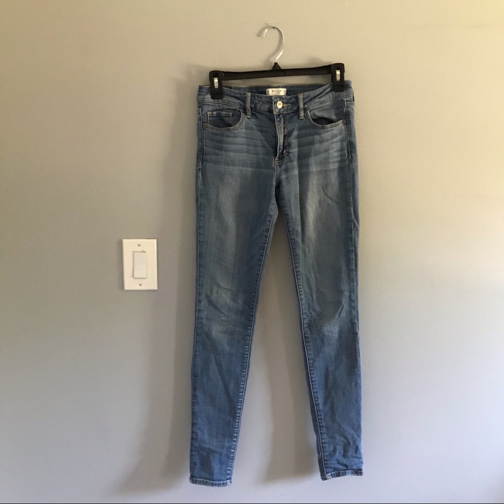 Abercrombie Mid-Rise Light Wash Skinny Jeans 4R